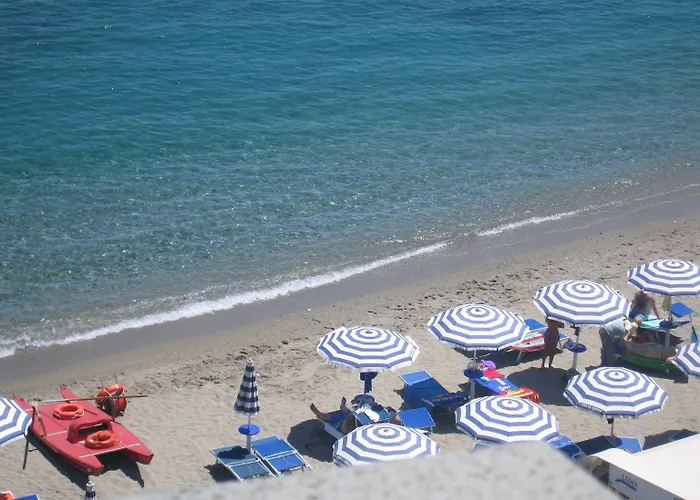 帕拉迪奥酒店 贾迪尼-纳克索斯